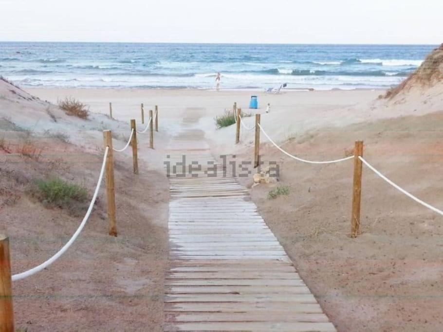 Chalet Adosado En La Playa De El Perellonet Con Piscina, Pista Tenis Valencia Eksteriør billede