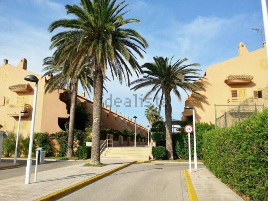 Chalet Adosado En La Playa De El Perellonet Con Piscina, Pista Tenis Valencia Eksteriør billede