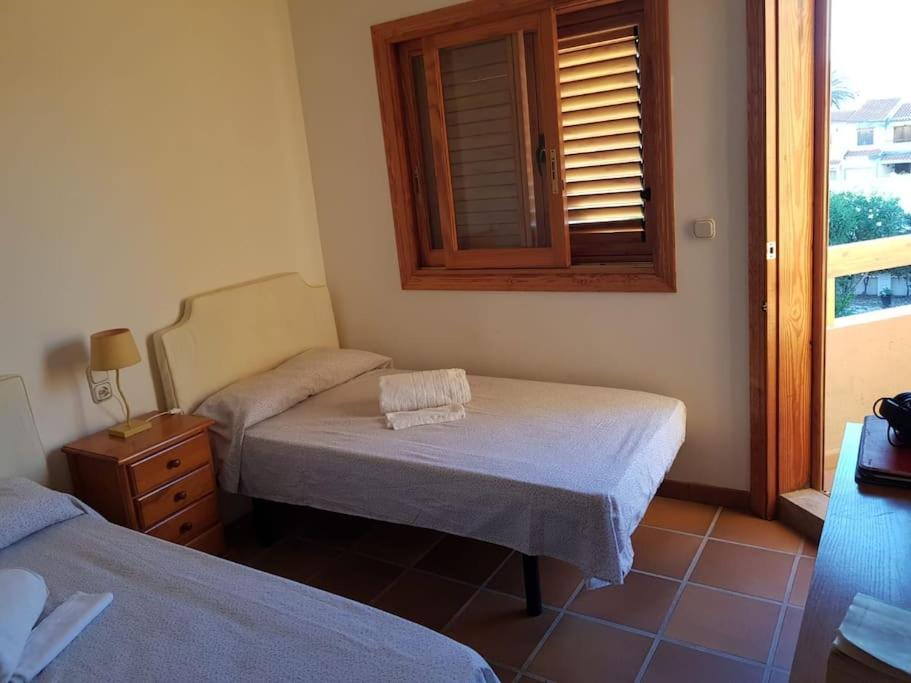 Chalet Adosado En La Playa De El Perellonet Con Piscina, Pista Tenis Valencia Eksteriør billede