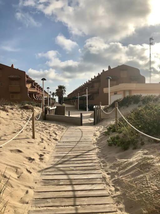 Chalet Adosado En La Playa De El Perellonet Con Piscina, Pista Tenis Valencia Eksteriør billede