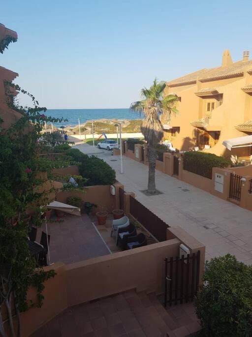 Chalet Adosado En La Playa De El Perellonet Con Piscina, Pista Tenis Valencia Eksteriør billede