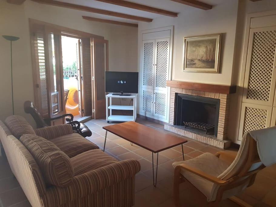 Chalet Adosado En La Playa De El Perellonet Con Piscina, Pista Tenis Valencia Eksteriør billede